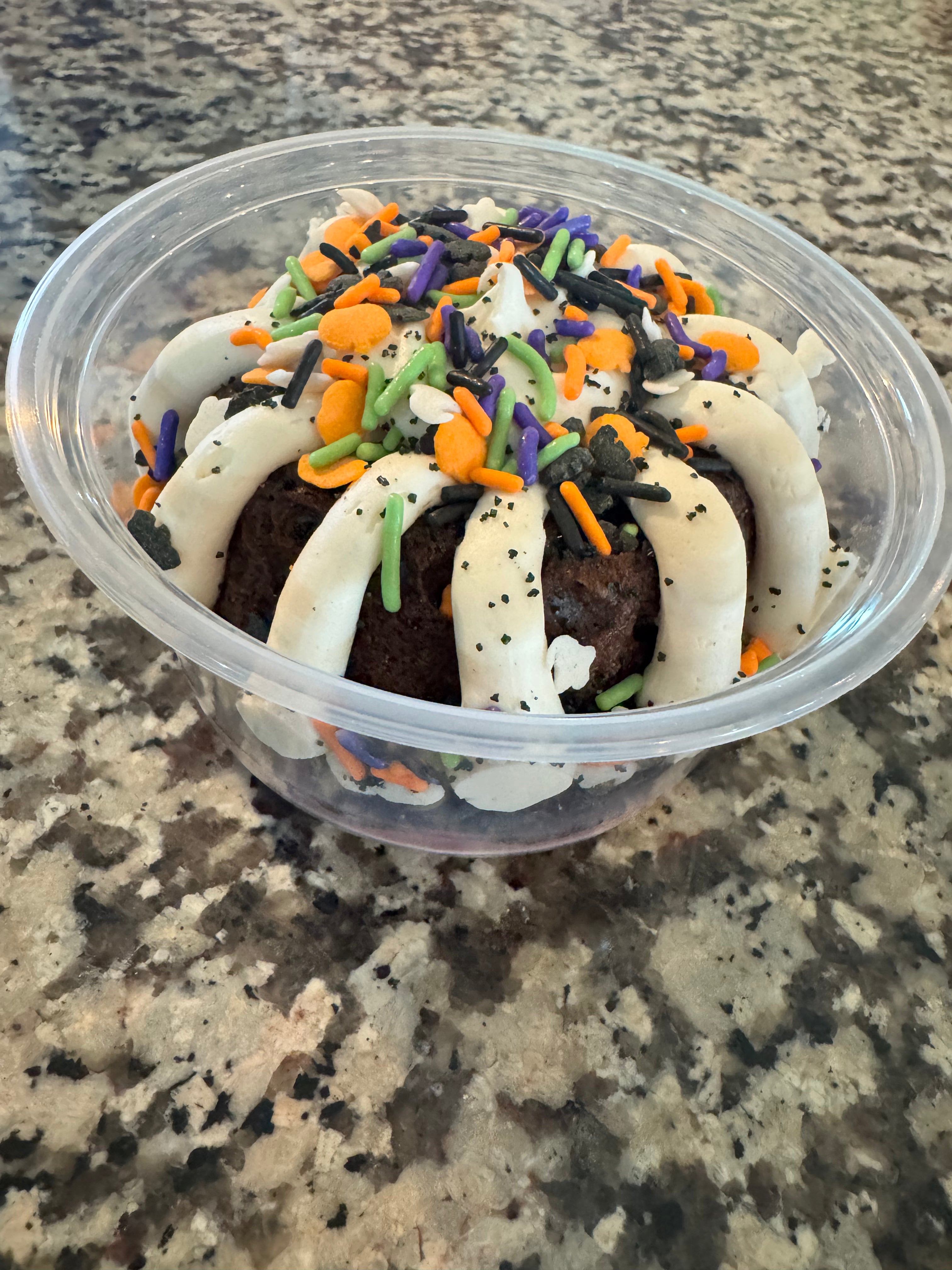 Mini bunt cake Halloween theme
